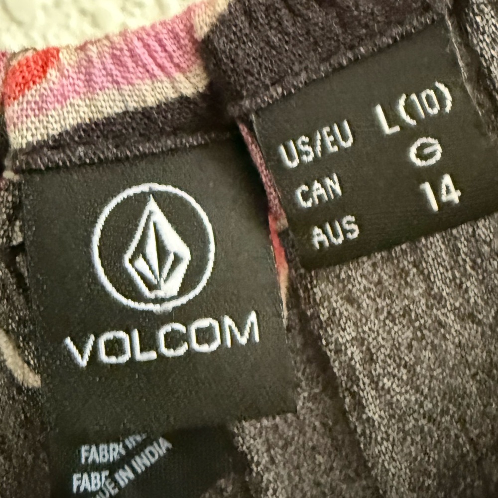 Volcom Top NWT - Picture 4 of 4
